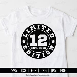 Twaalf est 2013 SVG. 12e verjaardag shirt vector snijmachine. 12 Years Squad Limited Edition badge gesneden bestanden silhouet Cricut downloaden