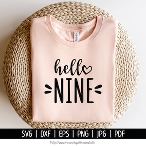 Bonjour neuf fichier de coupe SVG. 9e anniversaire Shirt vecteur pour machine de découpe. Bonjour 9, fille neuvième jour de naissance Squad Silhouette Cricut Files