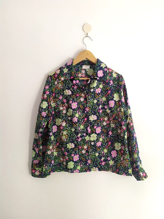 Vintage 1970s colourful floral pattern blouse, na… - image 9