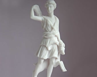 Artemis Statue griechische Göttin aus Alabaster weiß 23cm