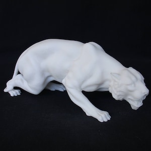Jaguar statue ready to attack from Alabaster 13cm white