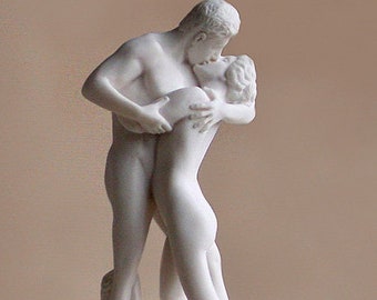 La statue sensuelle de baiser d’un couple fait d’albâtre 18cm
