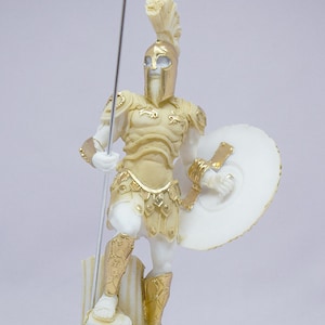 Klasyczna statua Aresa stojącego z włócznią i tarczą, 18 cm, kolor patyny zdjęcie 2