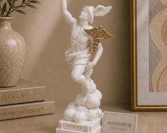 Estátua de Hermes, deus olímpico, feita de alabastro branco, com 16 a 18 cm de altura.