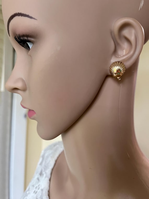 Estate Solid 14K Gold High Quality Shell Clip Ear… - image 3