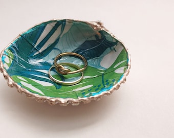 Shell Ring Holder | Scallop Shell | Small Shell | Tropical Leaf Print | 02