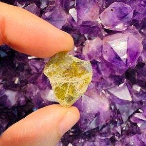 Titanite (Sphene) - Rough Raw Natural - 1 Stone