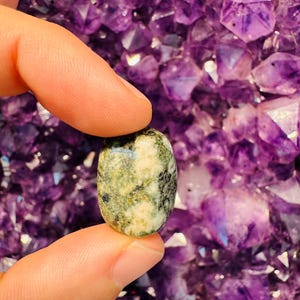 Stonehenge Preseli Bluestone - Tumbled - 1 Stone