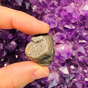 Meteorite - Sahara Desert - 4.6 Billion Years Old - 1 Stone