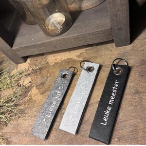 Vilten sleutelhanger juf en meester