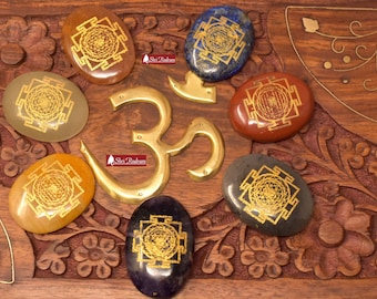 ShriRudram 7 Chakra Crystal Set With Sri Yantra Symbol, Engraved Disc Set, Chakra Balancing Kit, Tumbles Stones