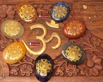 ShriRudram 7 Chakra Crystal Set With Sri Yantra Symbol, Engraved Disc Set, Chakra Balancing Kit, Tumbles Stones
