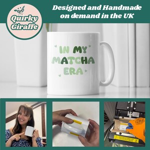 Może przedstawiać: Biały kubek ceramiczny z napisem "IN MY MATCHA ERA" w zielonych literach. Kubek jest w trakcie drukowania za pomocą prasy termicznej.