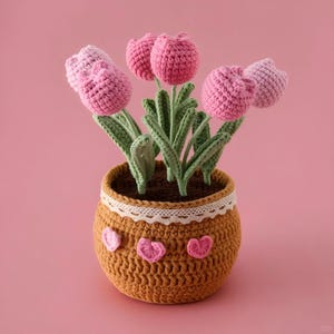 Grazioso modello di pianta di tulipano in vaso all'uncinetto - DIY Floral Delight