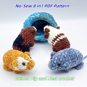 Op de afbeelding: Een haakpatroon voor een cavia en nest. De afbeelding toont vier pluche cavia's in geel, bruin en blauw, met een blauw en wit nest op de achtergrond. De tekst luidt "No-Sew 8 in 1 PDF Pattern" en "Guinea Pig and Nest crochet."