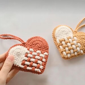 Pendant AirPods Case pattern