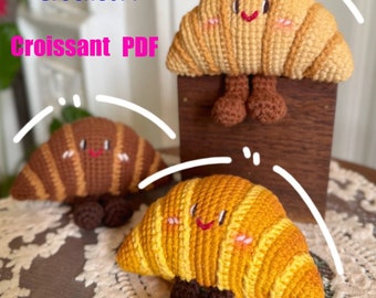 Peut inclure: Trois peluches en forme de croissant au crochet avec des visages souriants. Les croissants sont de couleur marron, jaune et marron clair. Les peluches ont de petites pattes en crochet marron. Le texte "Crochet A Croissant PDF" est visible sur l'image.