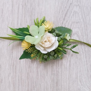 Elfenbein und salbeigrün Handgelenk Corsage, Bräutigam Anstecknadel Knopfloch, Hochzeitsaccessoires, Pocket Boutonniere, Boho Hochzeit, Hochzeitsblumen