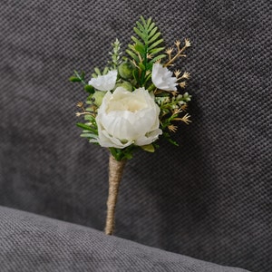 White gold boutonniere, Greenery boutonniere, Wedding accessories,  Greenery wedding, Boho wedding, Wedding flowers