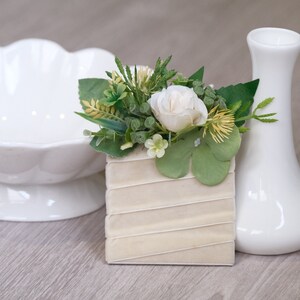 Elfenbein und salbeigrün Taschenboutonniere, Bräutigam Ansteckblume Knopfloch, Hochzeit Accessoires, Handgelenk Ansteckblume, Boho Hochzeit, Hochzeitsblumen