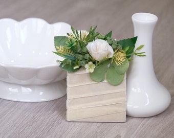 Boutonniere de bolsillo verde marfil y salvia, ojal de corsage del novio, accesorios de boda, corsage de muñeca, boda boho, flores de boda