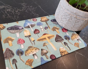 Mushroom Foraging Cloth Kitchen Placemat Hot Plate and Dish Fabric Trivet, Thermal Hot Casserole Dish Cloth Mat, Mushroom Cottagecore Gifts