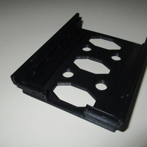 Caddy SSD apilable IMPRESO EN 3D para unidad de estado sólido de 2,5" FF 100,45 mm x 69,85 mm x 7 mm