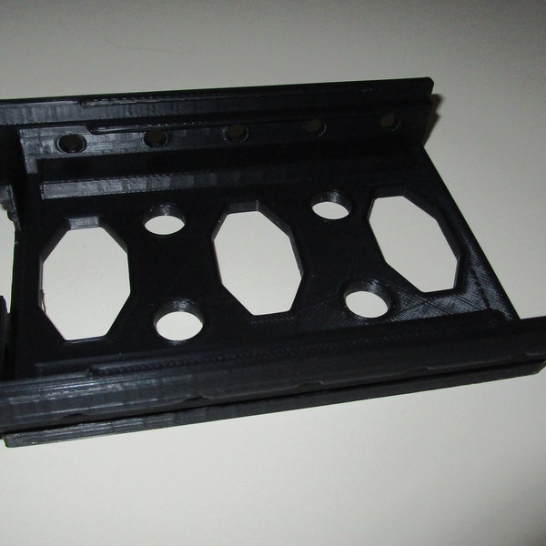 Caddy SSD impilabile STAMPATO in 3D per unità a stato solido 2,5" FF 100,45 mm x 69,85 mm x 7 mm