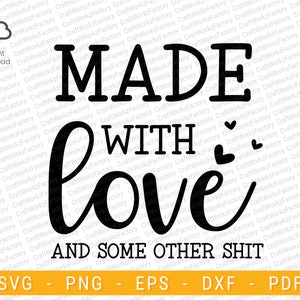 Könnte beinhalten: Schwarz-weißes digitales Design mit dem Text "MADE WITH LOVE AND SOME OTHER SHIT". Enthält die Dateitypen SVG, PNG, EPS, DXF und PDF. Ideal für Bastelprojekte.