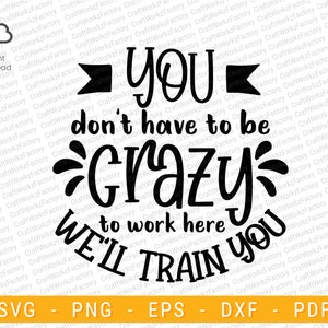 Op de afbeelding: Zwart-wit grafisch ontwerp met de tekst "You don't have to be crazy to work here we'll train you".