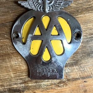 Vintage AA  Automobile Auto Car Members Badge No 88131X