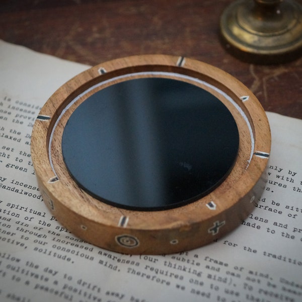 Circular Scrying Device - The Dark Lens