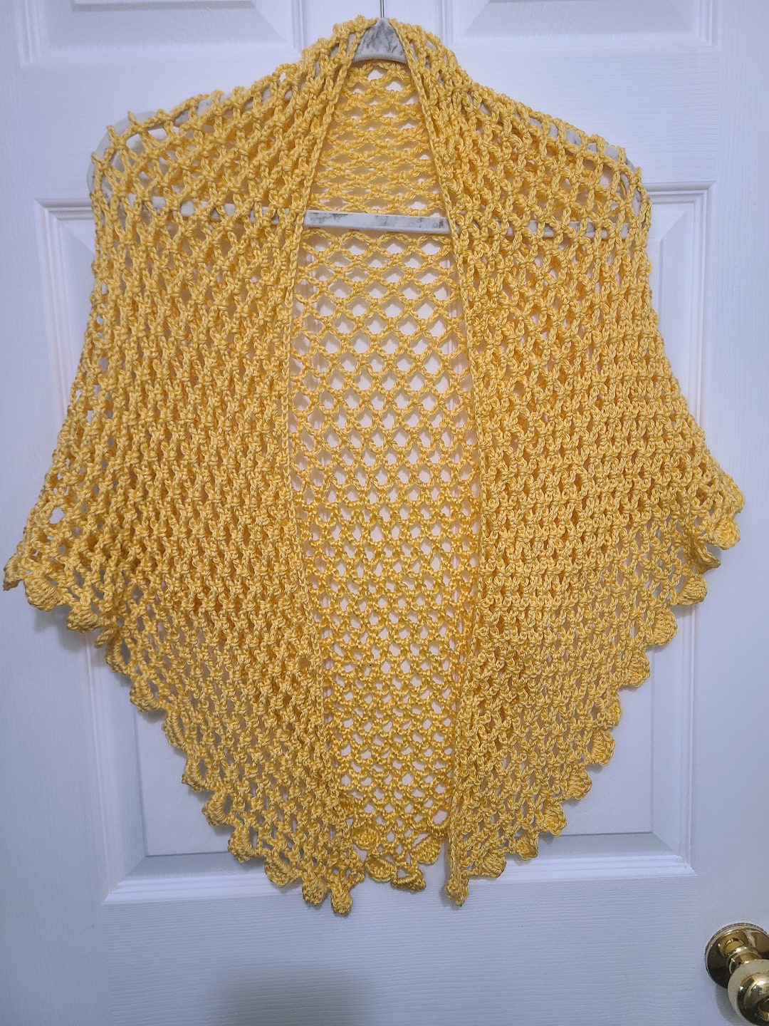 pale yellow shawl