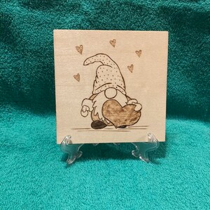 Wood burned Valentine Gnome Plaque, Wood Valentine Gnome Sign, Valentine&#39;s Day Gnome Plaque