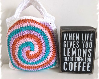 The crochet swirl mini-bag pattern | DIY pouch | gift wraps | handmade Christmas gifts | Make money selling Christmas gifts