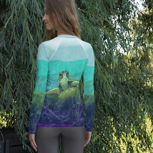 Sea Turtle - Women&#39;s Rash Guard