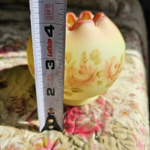 Vase Fenton 7251-RB – Birman Rose, échantillon Peint Louise Piper, Réactif UV