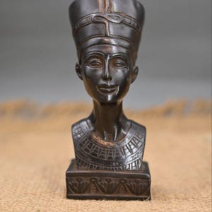 Queen Nefertiti head, King Akhenaten's wife, painted a replica of her head. Handmade Egyptian antiques that make a lovely gift for Mom BC