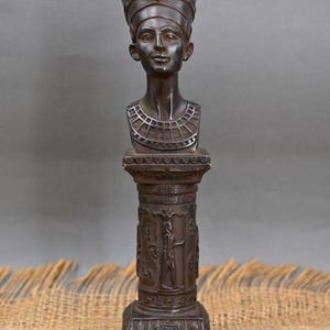 Queen Nefertiti head, King Akhenaten's wife, painted a replica of her head. Handmade Egyptian antiques that make a lovely gift for Mom BC