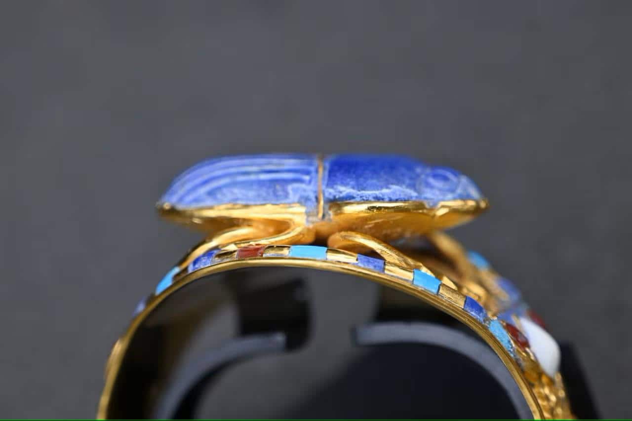 金メッキのスカラベブレスレット：手作りのエジプト宝石ジュエリー 