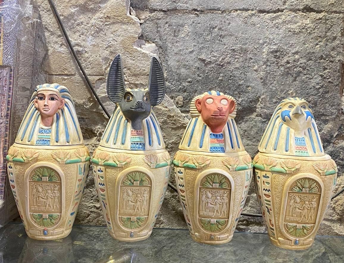 カノプスの壺セット　エジプト土産 エジプトのカノプス壺セット：古代のミイラ化の儀式、祭壇の装飾