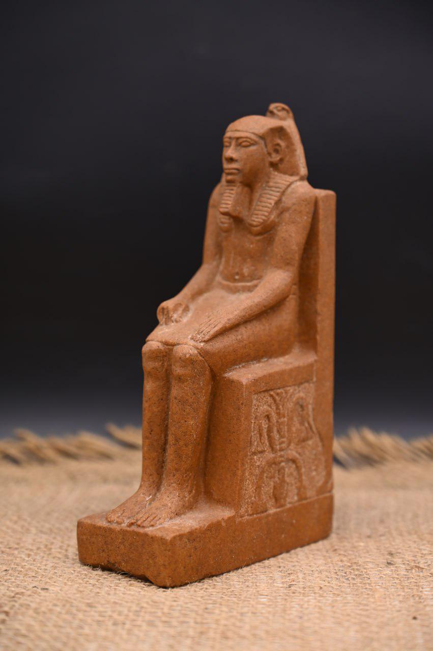 サンドストーン 彫刻 ピラミッド エジプト彫刻 エジプト神話 古代エジプト彫刻 ホルス神 ストーン風彫像/ 天空と太陽の神「ウジャト