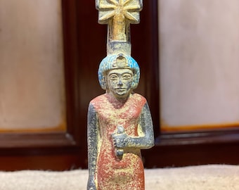 Statua in pietra Seshat fatta a mano: dea egizia della saggezza (25 cm)