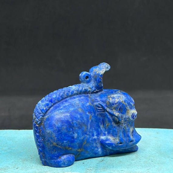 ラピスラズリのカバのお守り：エジプトのタウェレト女神のペンダント