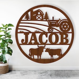Cartello con nome agricolo tagliato al laser - download digitale, cartello da parete personalizzato con tema agricolo - cartello da parete con trattore, mucche e scena di fattoria
