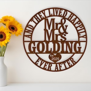 Mr & Mrs Namensschild SVG – Hochzeit Nachname Zeichen – Laser geschnitten Datei – Happily Ever After Zitat – Paar Wandkunst – Jahrestag Geschenk SVG