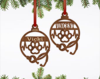Personalisierter Tierarzt-Weihnachtsschmuck (SVG), Pfotenabdruck einer Tierarzthelferin zum Laserschneiden