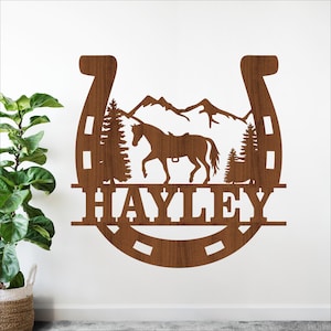 Letrero con nombre de herradura SVG - Arte mural personalizado de caballo cortado con láser (descarga digital)