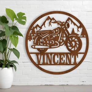 Letrero con nombre de motocicleta, SVG, colgador de puerta o pared con temática de vehículo, plantilla cortada con láser, descarga instantánea Archivo vectorial Ai, Cdr, Dxf