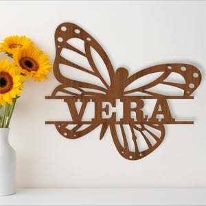 Modello di taglio laser SVG per cartello con il nome della farfalla monarca, appendino per porta o parete, file vettoriale ai, cdr, dxf pdf download immediato